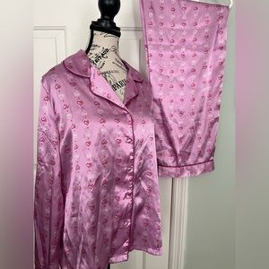 Ladies Size Medium 2-piece long sleeve pajama set pink with hearts 💕